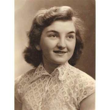 Photo of Betty TRAY