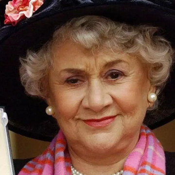 Photo of Dame Joan Plowright